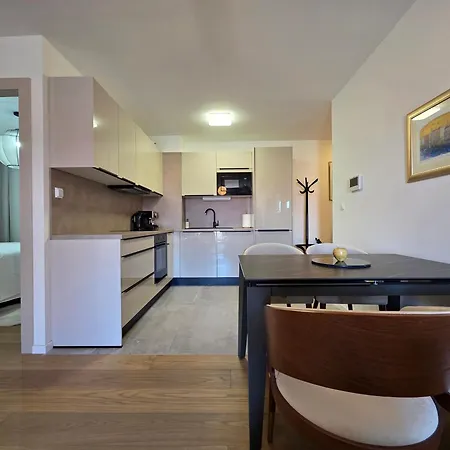 Apartment Luz Split, Private Parking Spot In The Garage