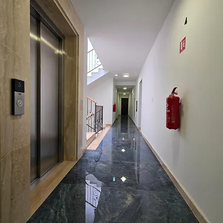 Luz Split, Private Parking Spot In The Garage Apartment *